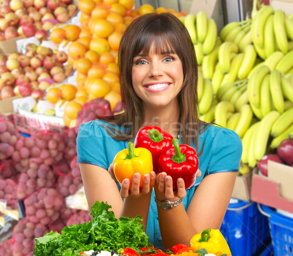 Foto stock: Mulher · legumes · frutas · jovem · sorrindo · comida