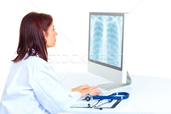 Arzt lächelnd medizinischen Frau Computer isoliert weiß Stock foto © Kurhan