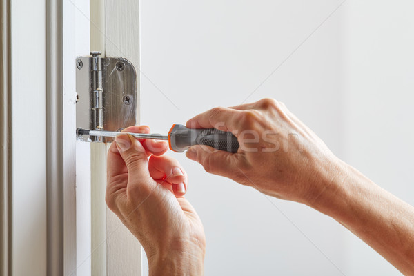 двери зависеть установка рук отвертка Сток-фото © Kurhan
