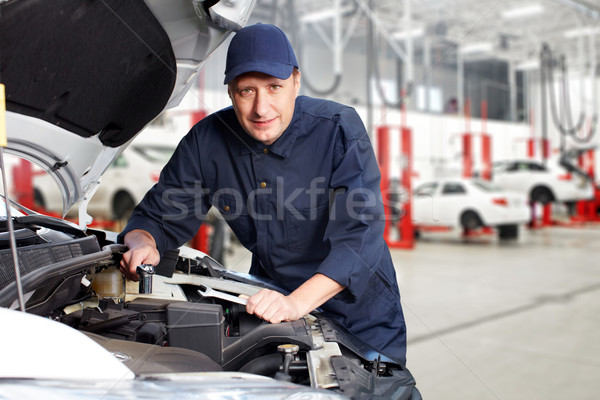 Professionnels mécanicien automobile voiture mécanicien travail Auto Photo stock © Kurhan