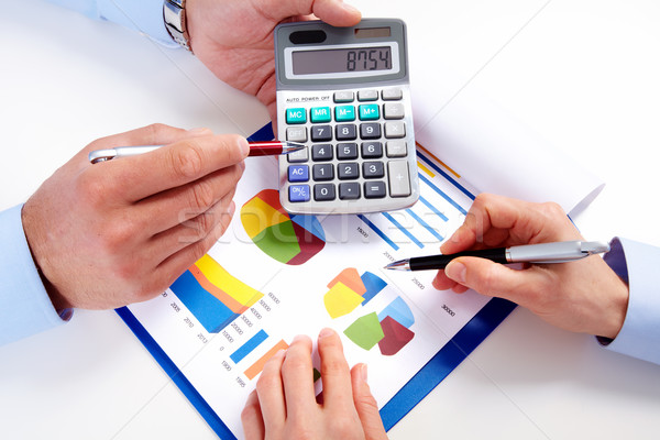 Ręce ludzi biznesu Kalkulator strony finansów rachunkowości Zdjęcia stock © Kurhan