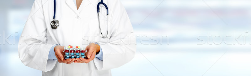 Doctor hands with pills. Stock photo © Kurhan