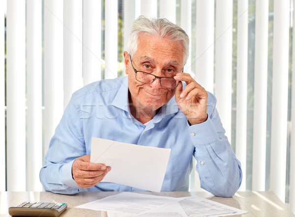 Ouderen man papieren senior ernstig documenten Stockfoto © Kurhan
