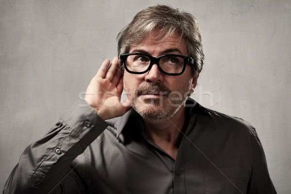 Hallgat férfi kéz mögött fül hallgatózás Stock fotó © Kurhan