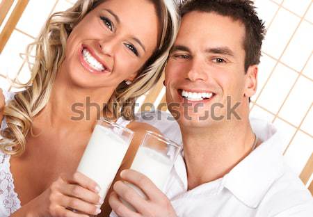 Cuplu dragoste fericit zâmbitor alb zâmbet Imagine de stoc © Kurhan