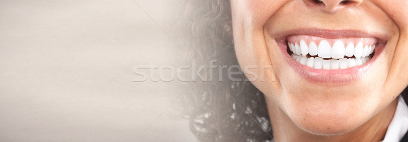 Белые зубы красивой молодые улыбающаяся женщина здорового зубов Сток-фото © Kurhan