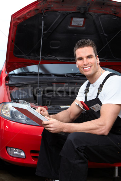 Mecánico de automóviles guapo mecánico de trabajo auto reparación Foto stock © Kurhan