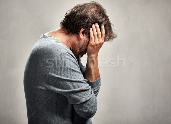 Solitário homem deprimido retrato cinza parede Foto stock © Kurhan