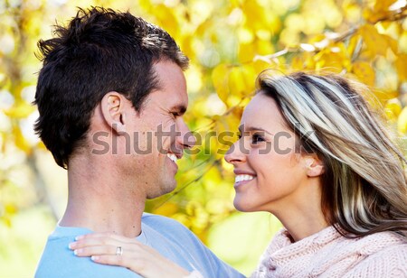 Paar Liebe jungen lächelnd blauer Himmel Frau Stock foto © Kurhan