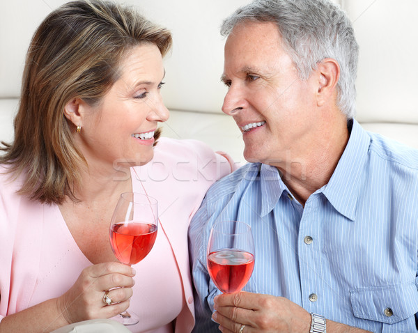 [[stock_photo]]: Couple · maison · souriant · heureux · vin