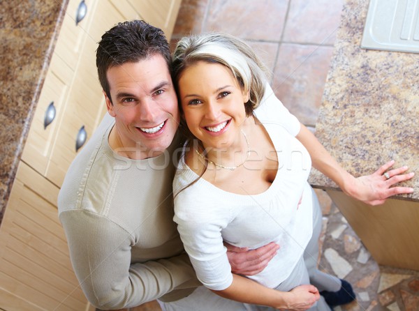 Maison jeunes affectueux couple nouvelle maison [[stock_photo]] © Kurhan