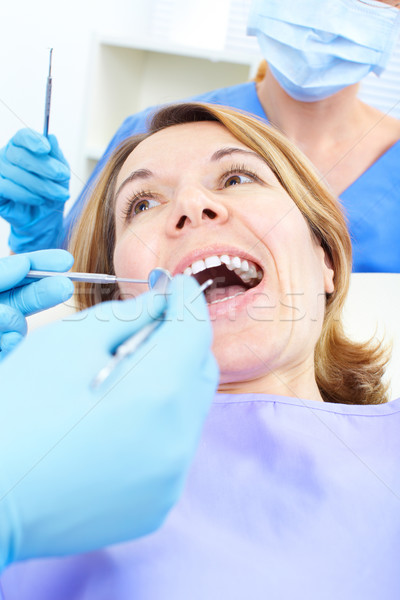 Dentist femeie pacient zâmbet om medicină Imagine de stoc © Kurhan