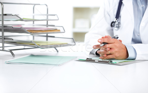 Foto stock: Mãos · médico · mulher · maduro · clínico · escritório