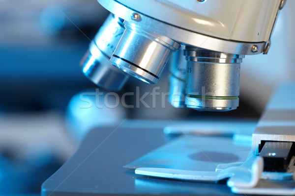 Stiintific microscop laborator muncă educaţie studia Imagine de stoc © Kurhan