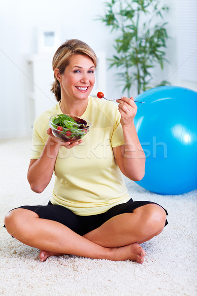 Foto d'archivio: Mangiare · insalata · dieta · nutrizione · donna