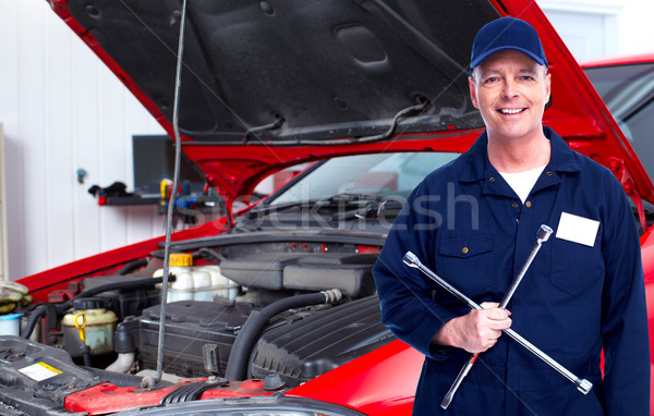 Samochodu mechanik opon klucz uśmiechnięty Zdjęcia stock © Kurhan