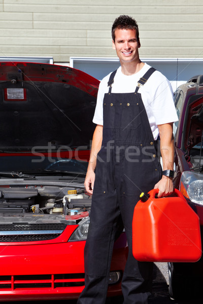 Automechaniker gut aussehend Mechaniker arbeiten auto Reparatur Stock foto © Kurhan