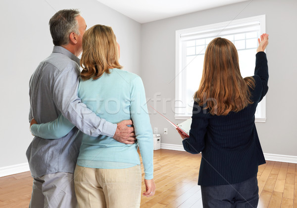 Agent imobiliar agent femeie Imagine de stoc © Kurhan