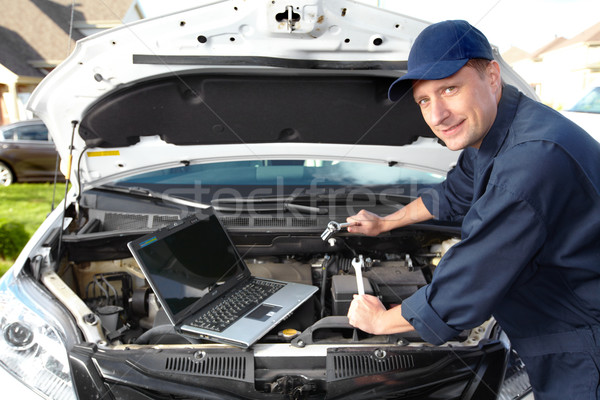 汽車 機械師 工作的 汽車 修復 購物 商業照片 © Kurhan