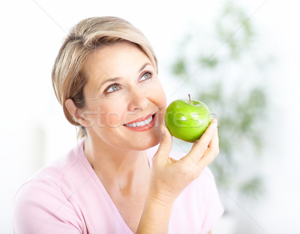 商業照片: 女子 · 蘋果 · 成熟 · 微笑的女人 · 蘋果 · 食品