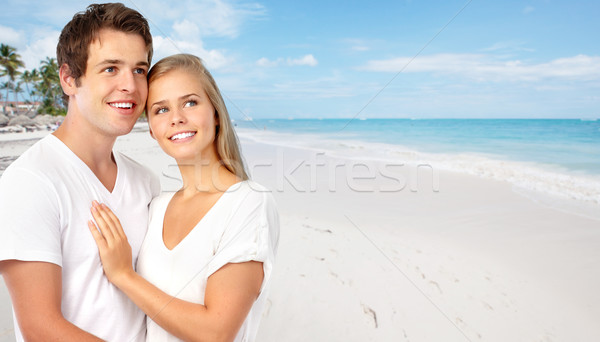 Foto stock: Feliz · casal · praia · férias · de · verão · céu