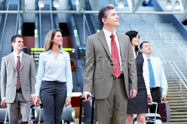 Groupe gens d'affaires aéroport homme d'affaires internationaux bâtiment [[stock_photo]] © Kurhan