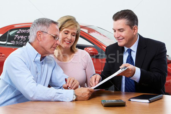 [[stock_photo]]: Couple · de · personnes · âgées · agent · parler · homme · Auto