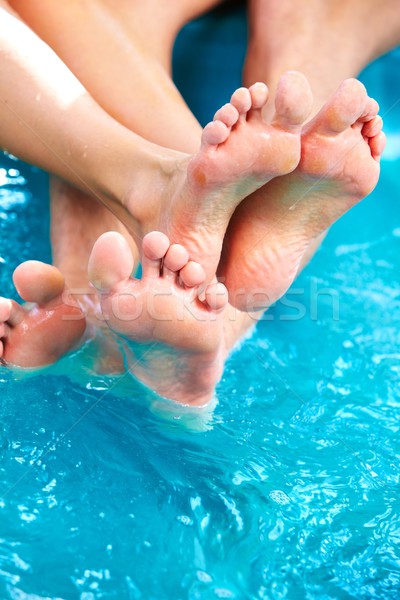 Persone piedi rilassante jacuzzi vasca idromassaggio Foto d'archivio © Kurhan