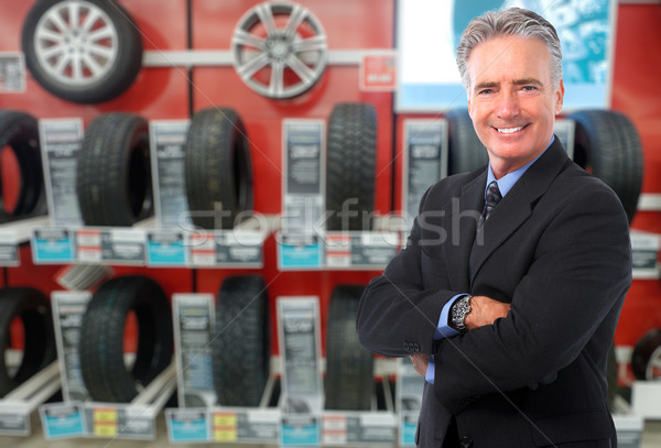 Autohändler Mann Reifen auto Wartung Business Stock foto © Kurhan