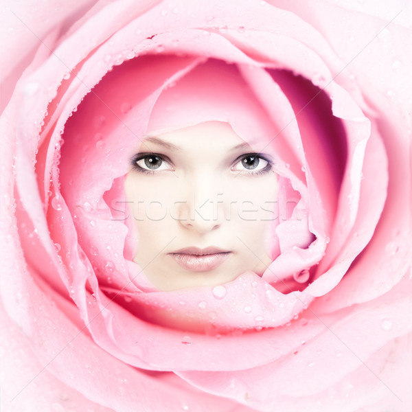Femeie frumoasa faţă floare frumuseţe femeie fundal Imagine de stoc © Kurhan