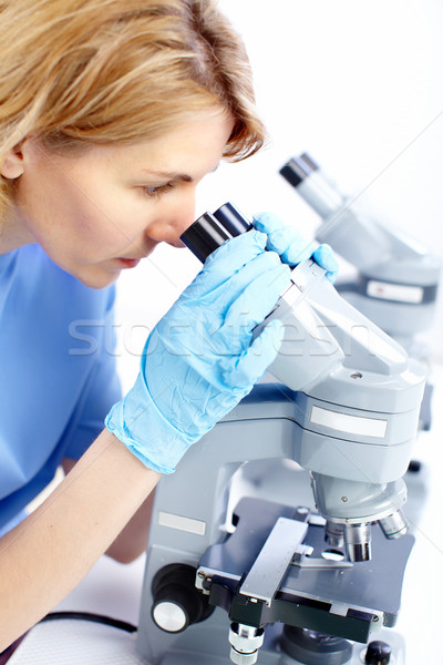 Mulher microscópio trabalhando lab médico trabalhar Foto stock © Kurhan