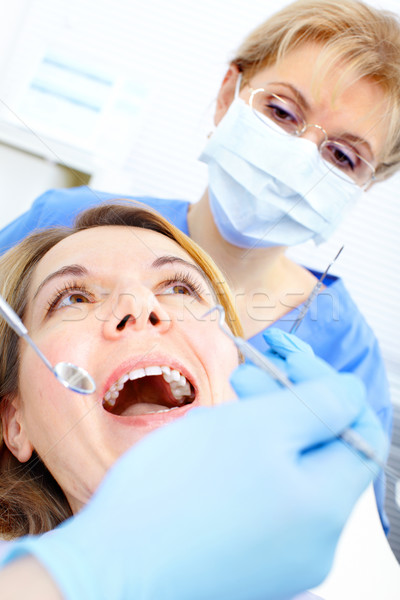 Dentista mujer paciente sonrisa hombre medicina Foto stock © Kurhan