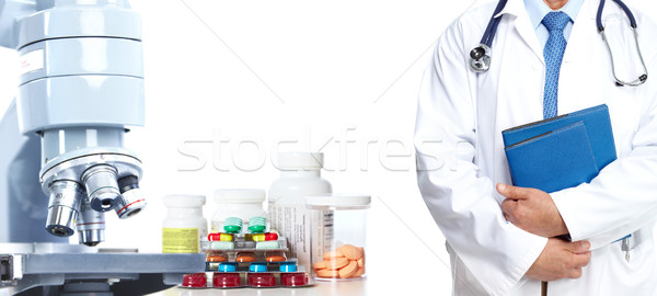 врач рук микроскоп таблетки медицинской Сток-фото © Kurhan