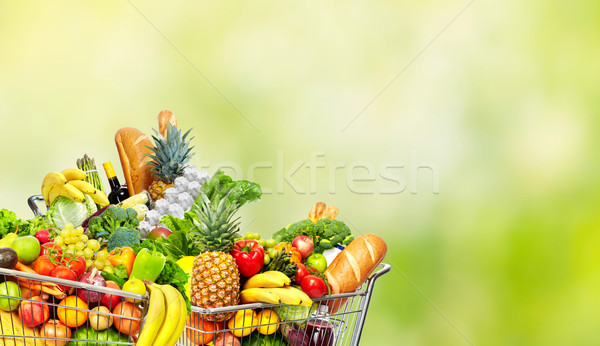 Foto stock: Mercearia · carrinho · de · compras · frutas · legumes · verde · comida