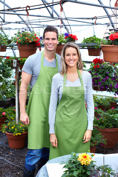 Mitarbeiter Gärtnerei Gartenarbeit Familie Mädchen Frühling Stock foto © Kurhan