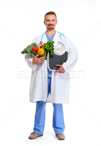 Orvos táplálkozástudós mérleg zöldségek izolált fehér Stock fotó © Kurhan