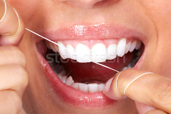 Mujer dientes hilo dental odontología nina Foto stock © Kurhan