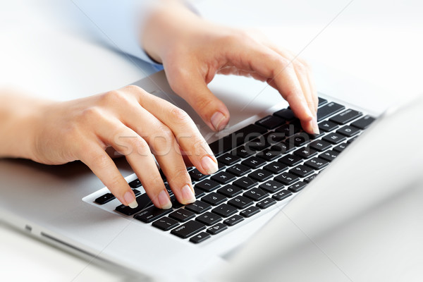 Kezek laptop számítógép billentyűzet üzletasszony iroda kéz Stock fotó © Kurhan