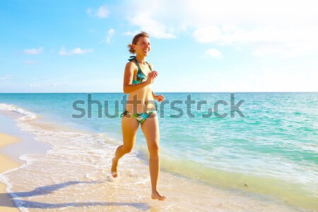 快樂 女子 邁阿密 海灘 運行 假期 商業照片 © Kurhan