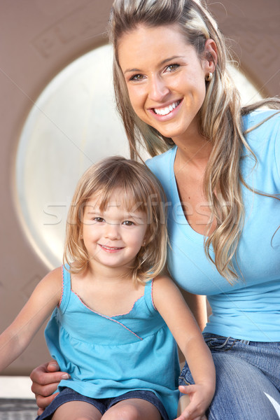 Gelukkig gezin glimlachend moeder dochter baby gelukkig Stockfoto © Kurhan