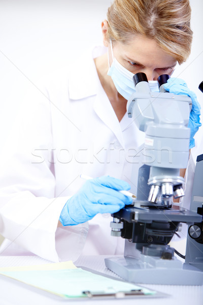 Foto stock: Mulher · microscópio · trabalhando · lab · médico · trabalhar