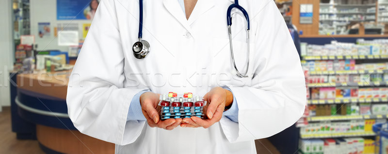Doctor hands with pills. Stock photo © Kurhan