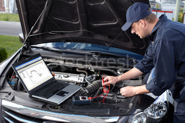 Coche mecánico de trabajo auto reparación servicio Foto stock © Kurhan