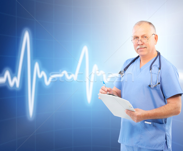 Médico maduro sonriendo médicos azul negocios Foto stock © Kurhan