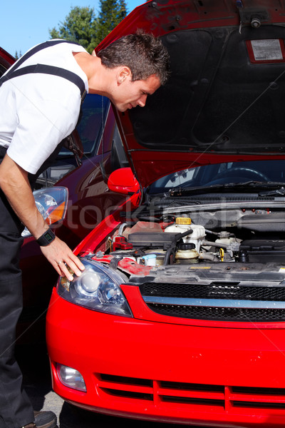 Foto stock: Mecânico · de · automóveis · bonito · mecânico · trabalhando · automático · reparar