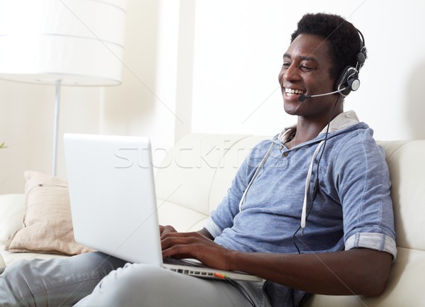 Foto stock: Hombre · negro · escuchar · música · hombre · auriculares