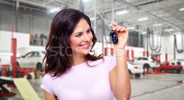 Mooie vrouw mooie jonge vrouw autosleutels vrouw Stockfoto © Kurhan