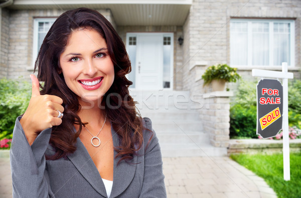 [[stock_photo]]: Agent · immobilier · femme · maison · vente · affaires