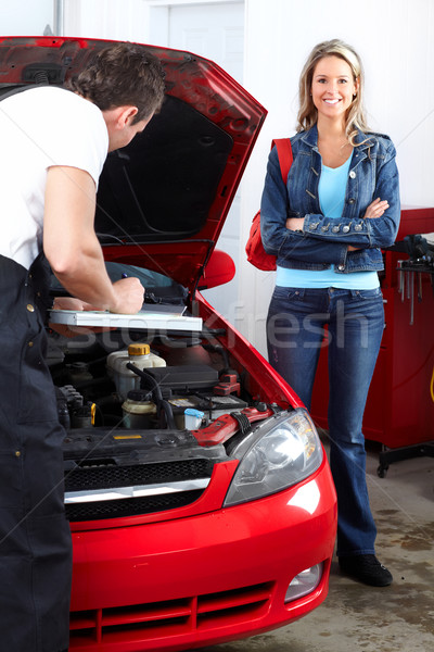 汽車修理工 英俊 機械師 工作的 汽車 修復 商業照片 © Kurhan