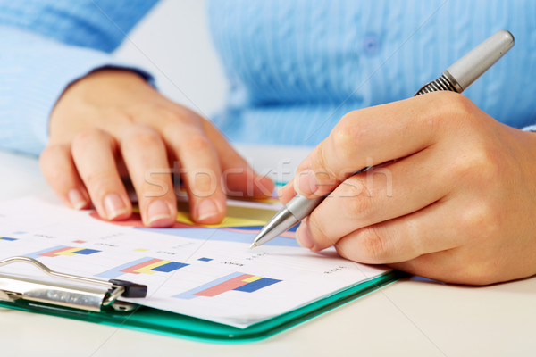 Hand vrouw schrijven pen boekhouding financieren Stockfoto © Kurhan